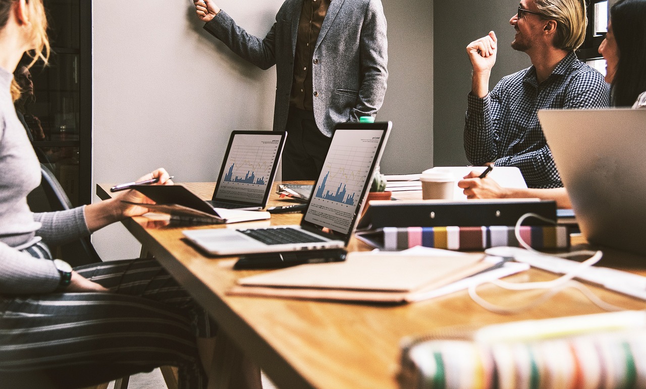 Job, office, team — AL Renters Insurance Quotes Help You Plan Smartly